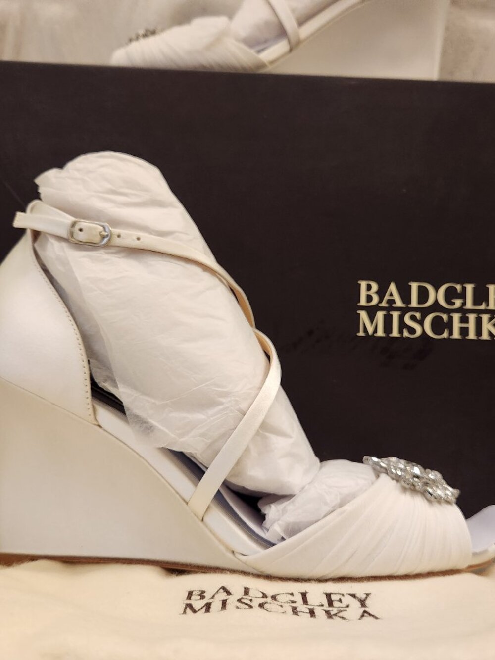 Badgley Mischka White" Tacey" Wedge Sandals. NIB. Size 6.5